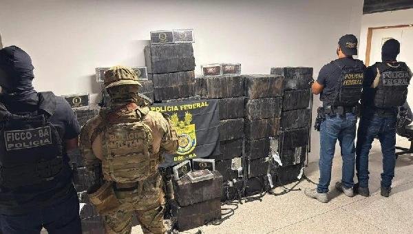 PF APREENDE 856 KG DE COCAÍNA NO PORTO DE SALVADOR/BA