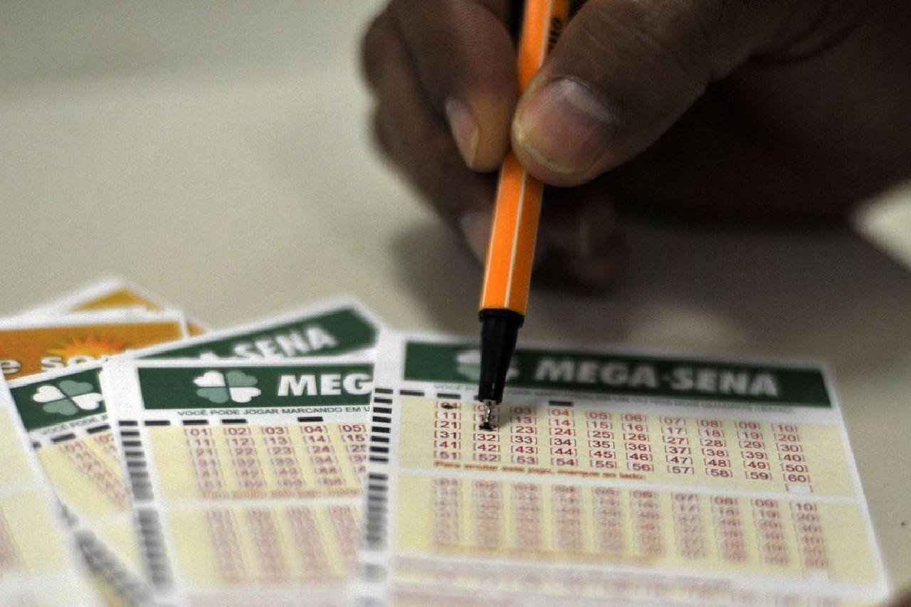 MEGA-SENA ACUMULA E DEVE PAGAR R$ 7 MILHÕES NESTE SÁBADO