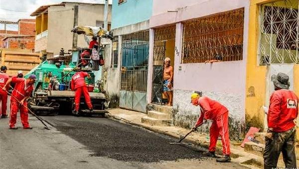 OBRAS DE REQUALIFICAÇÃO ASFÁLTICA CONTINUAM NO BAIRRO TEOTÔNIO VILELA