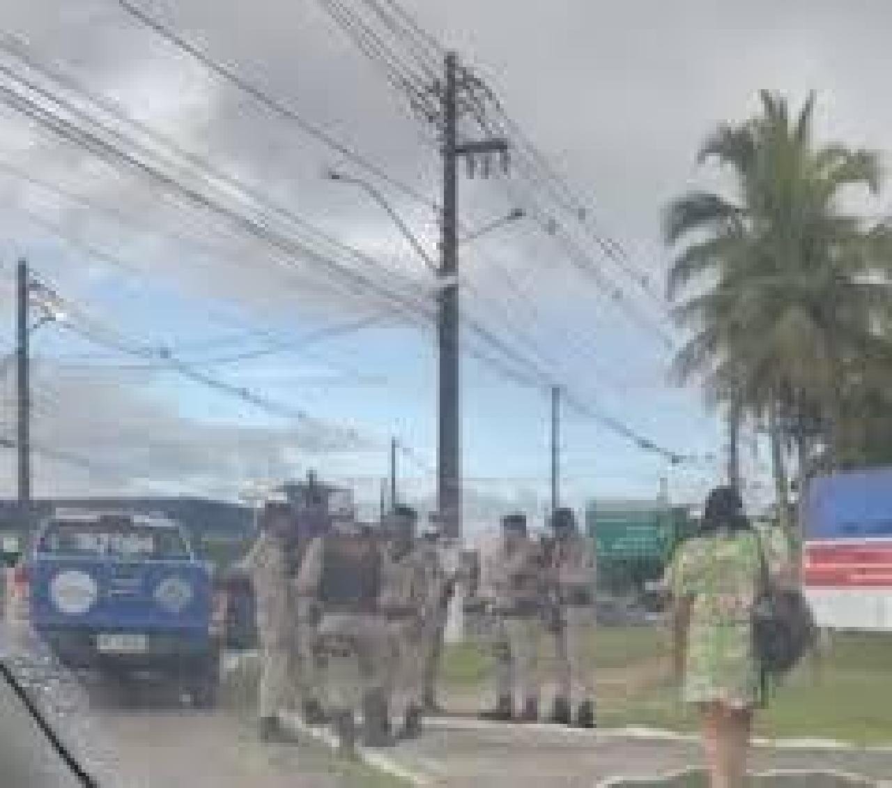 ILHÉUS: MANIFESTANTES SÃO IMPEDIDOS DE FECHAR PISTAS NAS ZONAS SUL E NORTE ILHÉUS: MANIFESTANTES SÃO IMPEDIDOS DE FECHAR PISTAS NAS ZONAS SUL E NORTE