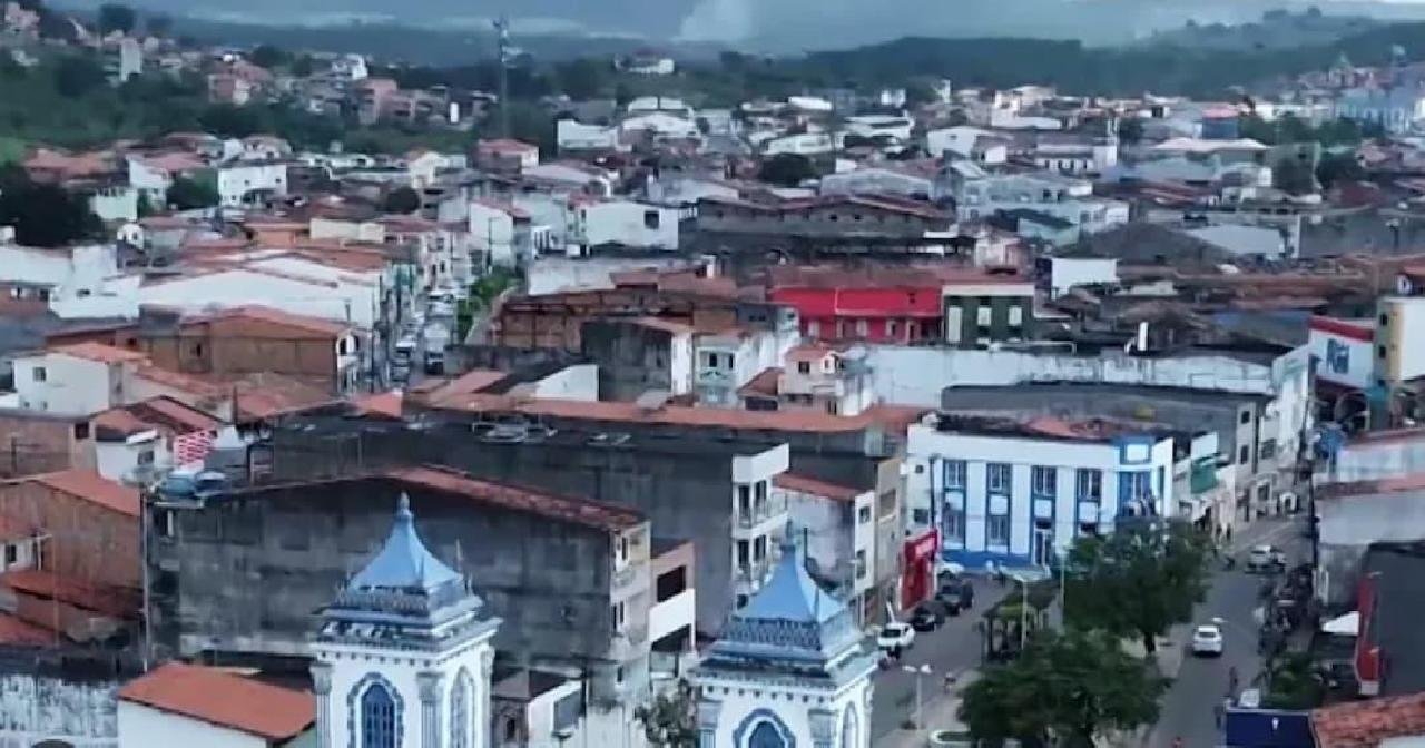 BEBÊ NASCE PREMATURO, MORRE E CORPO É ENCONTRADO EM LIXO BEBÊ NASCE PREMATURO, MORRE E CORPO É ENCONTRADO EM LIXO