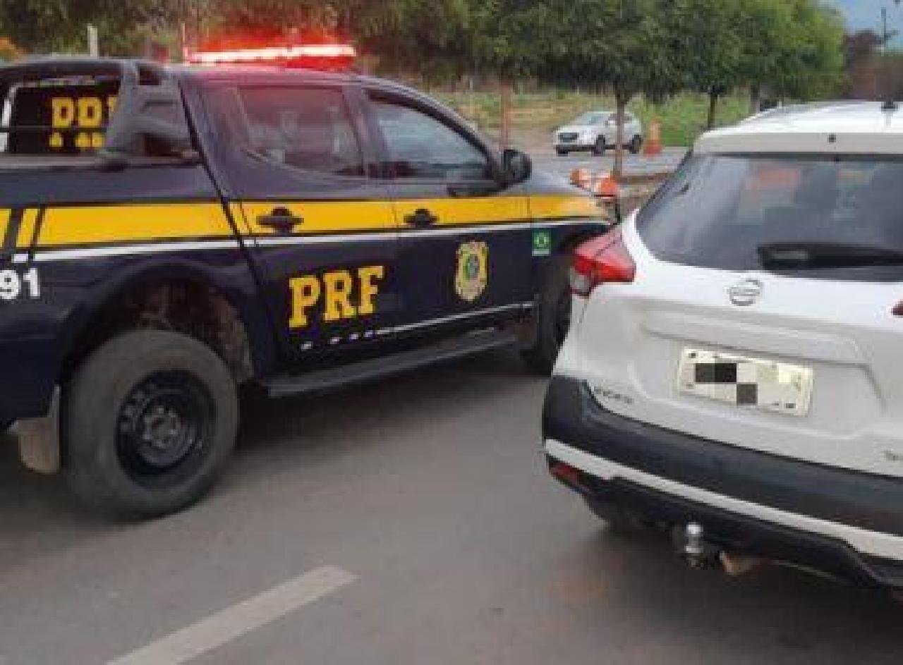 BARREIRAS: HOMEM É PRESO COM CARRO ALUGADO QUE DEVERIA SER ENTREGUE HÁ QUASE 3 ANOS BARREIRAS: HOMEM É PRESO COM CARRO ALUGADO QUE DEVERIA SER ENTREGUE HÁ QUASE 3 ANOS