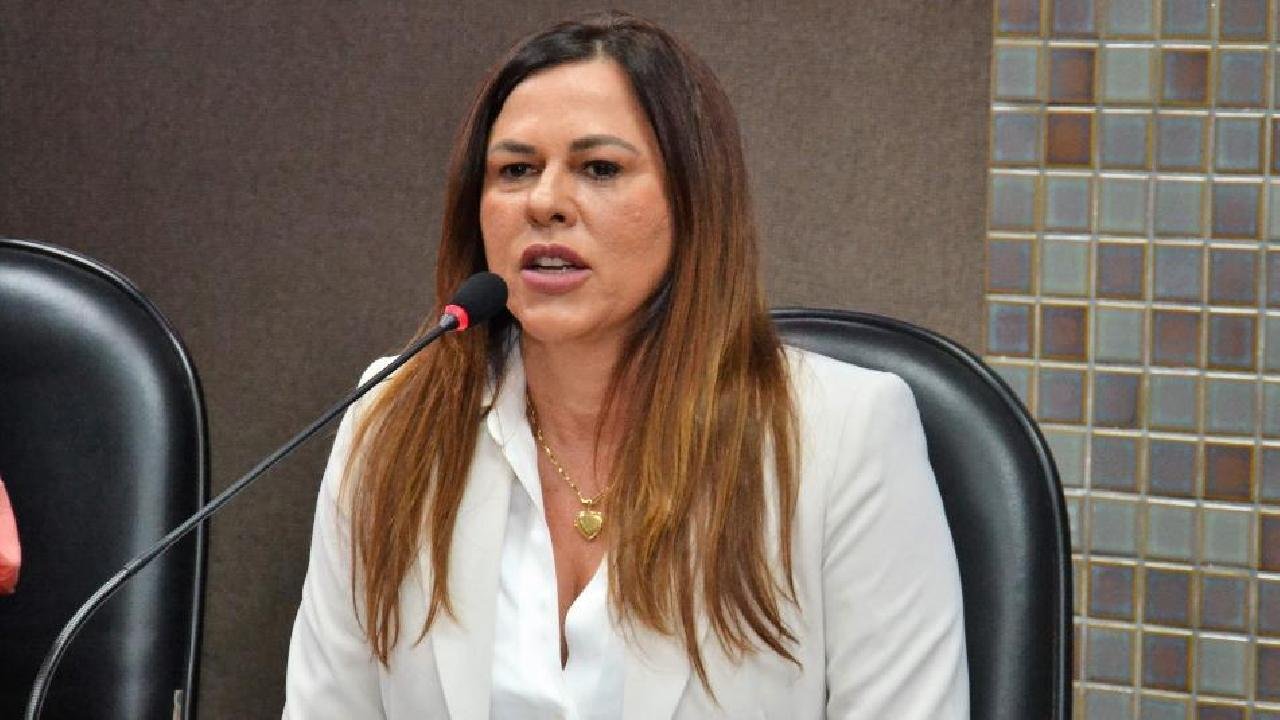 DEPUTADA ESTADUAL SOANE GALVÃO SOLICITA PAVIMENTAÇÃO ASFÁLTICA NO DISTRITO INDUSTRIAL DE ILHÉUS DEPUTADA ESTADUAL SOANE GALVÃO SOLICITA PAVIMENTAÇÃO ASFÁLTICA NO DISTRITO INDUSTRIAL DE ILHÉUS