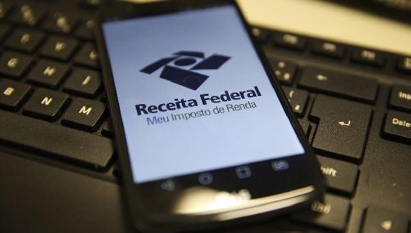 RECEITA ANTECIPA PAGAMENTO DE LOTES DE RESTITUIÇÃO DO IMPOSTO DE RENDA