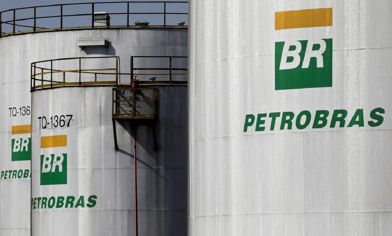 PETROLEIROS INICIAM GREVE; PETROBRAS QUER GARANTIR ABASTECIMENTO PETROLEIROS INICIAM GREVE; PETROBRAS QUER GARANTIR ABASTECIMENTO