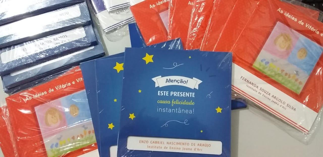 ESCOLA ENVOLVE 32 ALUNOS NO PROJETO "PARAFRASEANDO ILHÉUS ENTRE CONTOS E RECONTOS" COMO ESCRITORES DE LIVROS ESCOLA ENVOLVE 32 ALUNOS NO PROJETO "PARAFRASEANDO ILHÉUS ENTRE CONTOS E RECONTOS" COMO ESCRITORES DE LIVROS