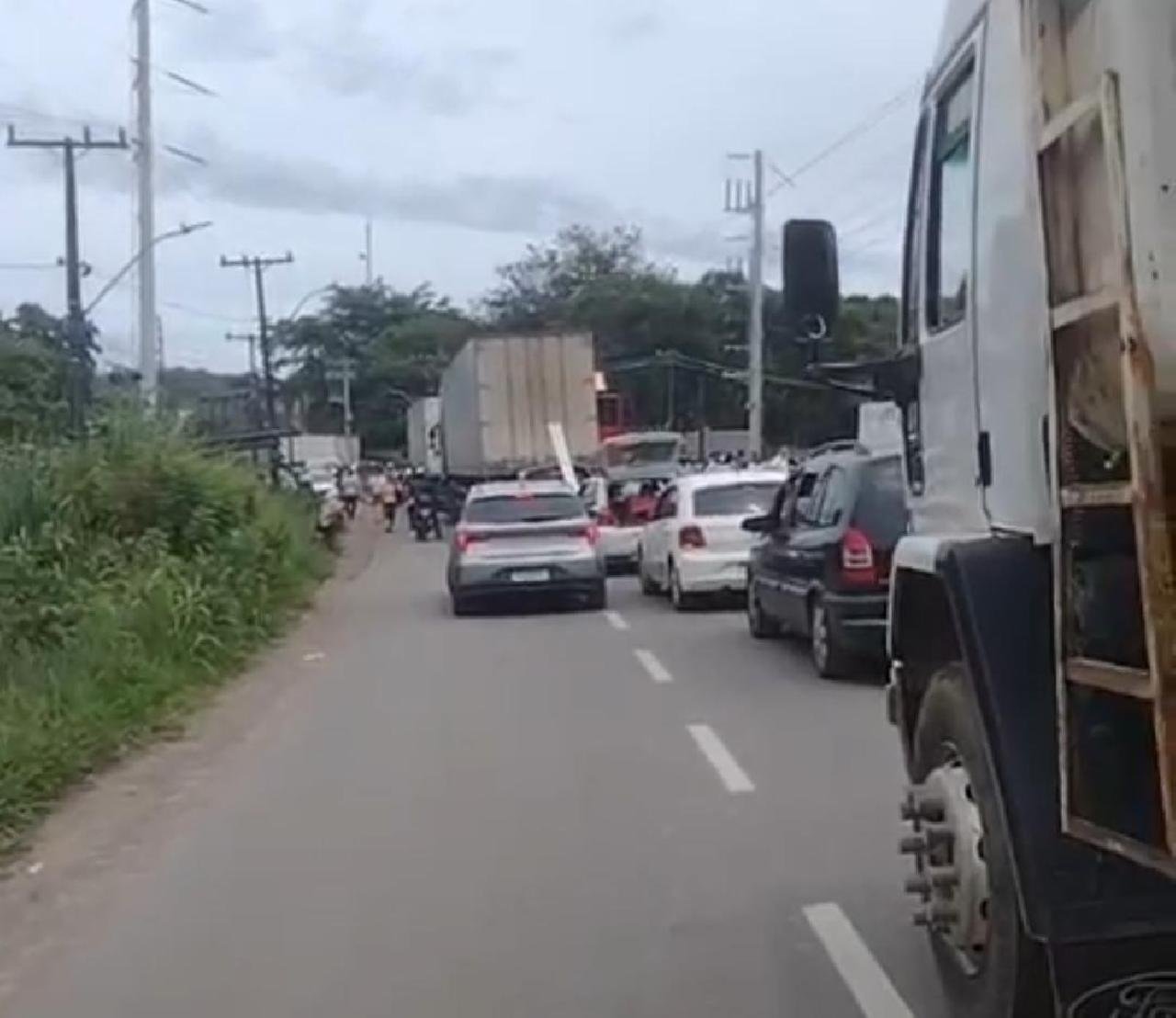 MANIFESTAÇÃO DE CACAUICULTORES BLOQUEIA RODOVIA ILHÉUS–URUÇUCA NESTA SEXTA-FEIRA (27)