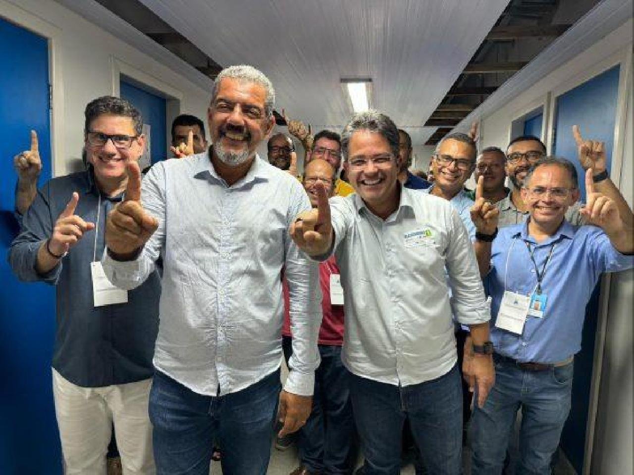 REELEIÇÃO MANTÉM REITOR E VICE-REITOR DA UESC REELEIÇÃO MANTÉM REITOR E VICE-REITOR DA UESC