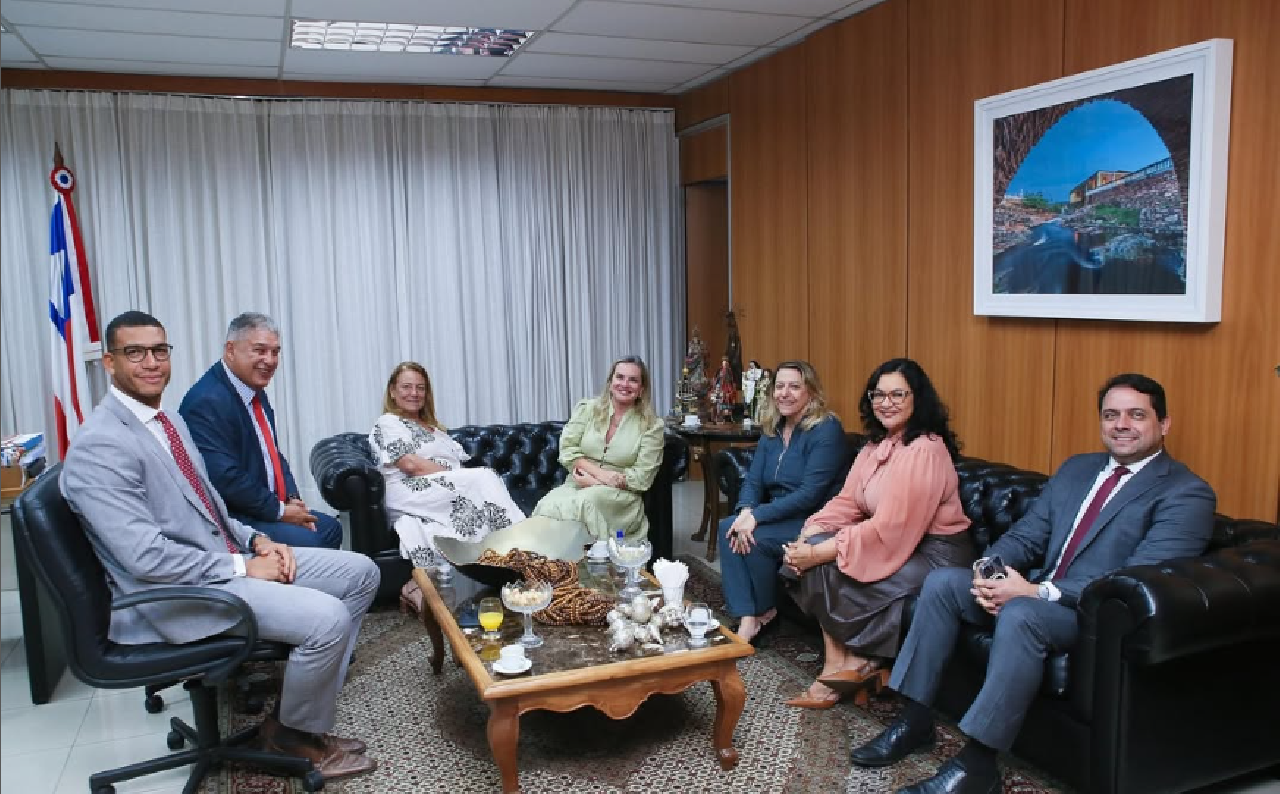 PRESIDENTES DO TJBA E DA ALBA SE REÚNEM PARA FALAR DA RELEVÂNCIA DOS PROJETOS DO JUDICIÁRIO ENCAMINHADOS À CASA LEGISLATIVA PRESIDENTES DO TJBA E DA ALBA SE REÚNEM PARA FALAR DA RELEVÂNCIA DOS PROJETOS DO JUDICIÁRIO ENCAMINHADOS À CASA LEGISLATIVA