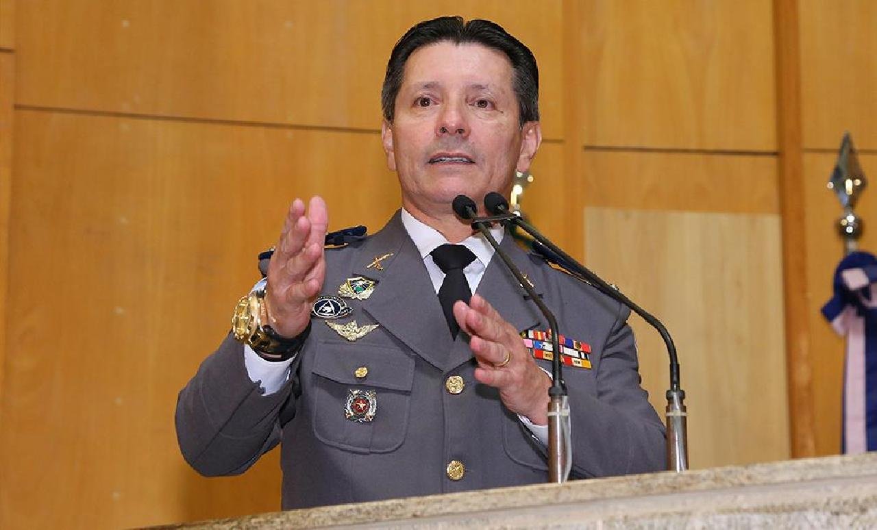 DEPUTADO DO PSL OFERECE R$ 10 MIL PARA QUEM MATAR ASSASSINO