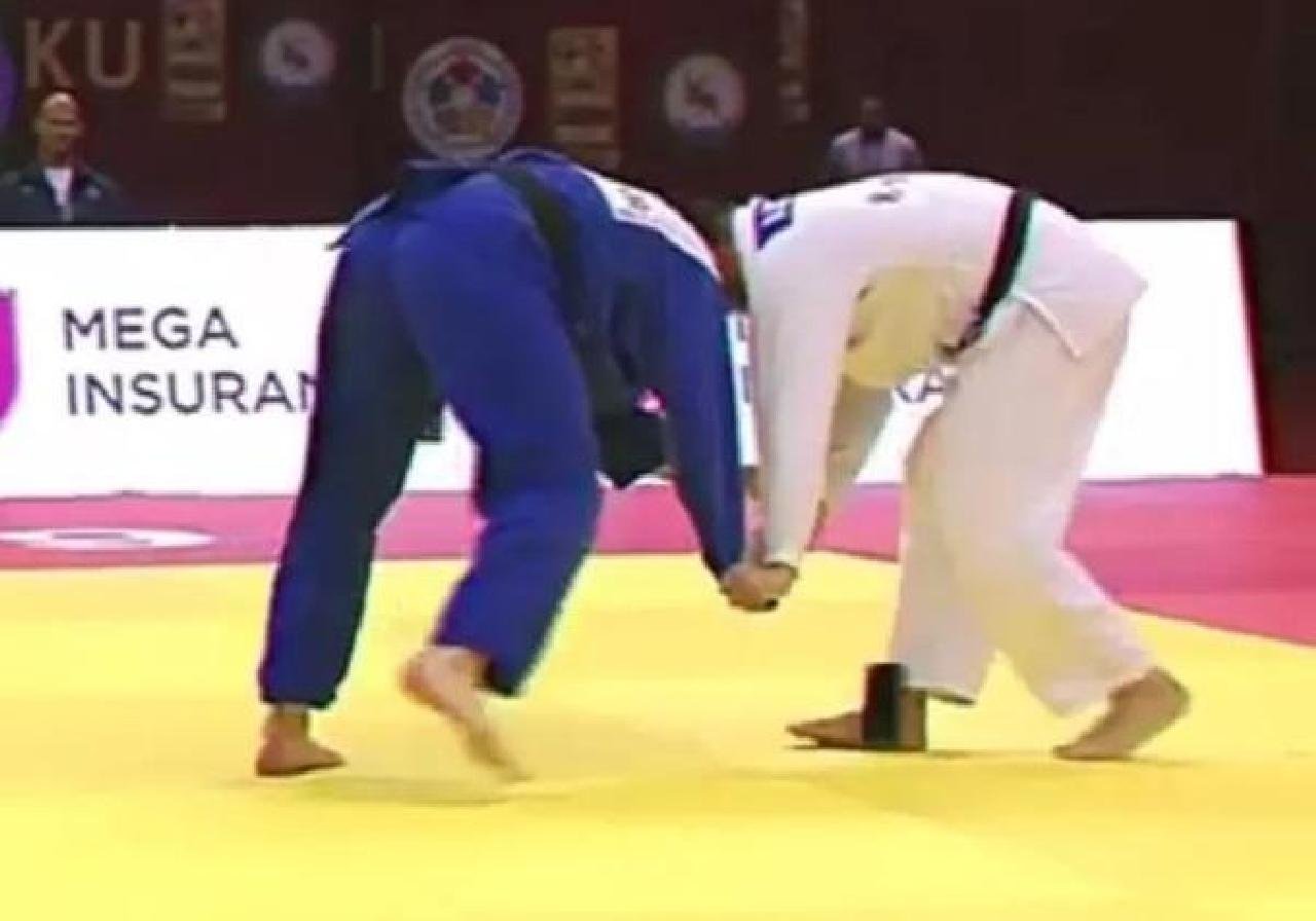 JUDOCA É ELIMINADO APÓS ESQUECER CELULAR EM QUIMONO DURANTE LUTA JUDOCA É ELIMINADO APÓS ESQUECER CELULAR EM QUIMONO DURANTE LUTA