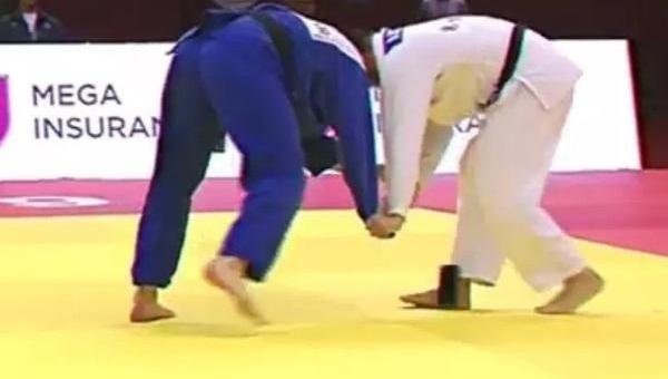 JUDOCA É ELIMINADO APÓS ESQUECER CELULAR EM QUIMONO DURANTE LUTA