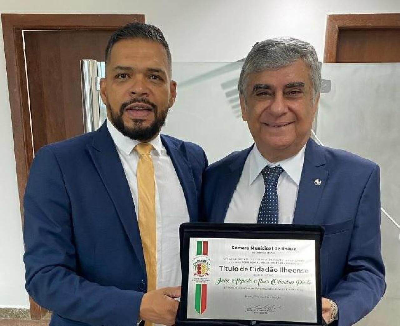 DESEMBARGADOR JOÃO AUGUSTO PINTO RECEBE TÍTULO DE CIDADÃO DE ILHÉUS DESEMBARGADOR JOÃO AUGUSTO PINTO RECEBE TÍTULO DE CIDADÃO DE ILHÉUS