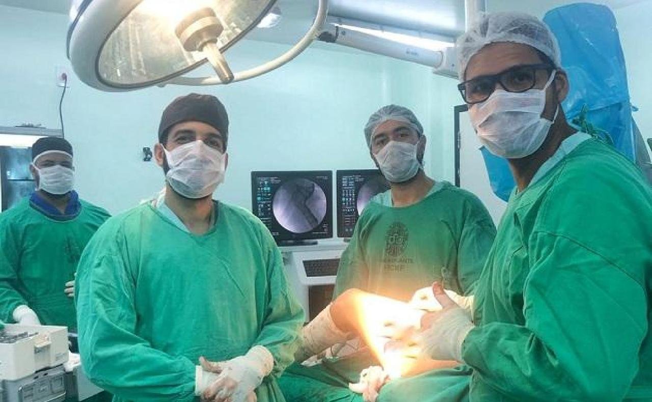 MÉDICOS REALIZAM CIRURGIA ORTOPÉDICA PEDIÁTRICA INÉDITA NO SUL DA BAHIA MÉDICOS REALIZAM CIRURGIA ORTOPÉDICA PEDIÁTRICA INÉDITA NO SUL DA BAHIA