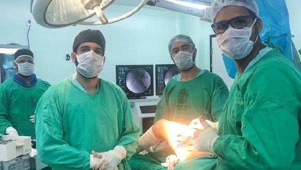 MÉDICOS REALIZAM CIRURGIA ORTOPÉDICA PEDIÁTRICA INÉDITA NO SUL DA BAHIA