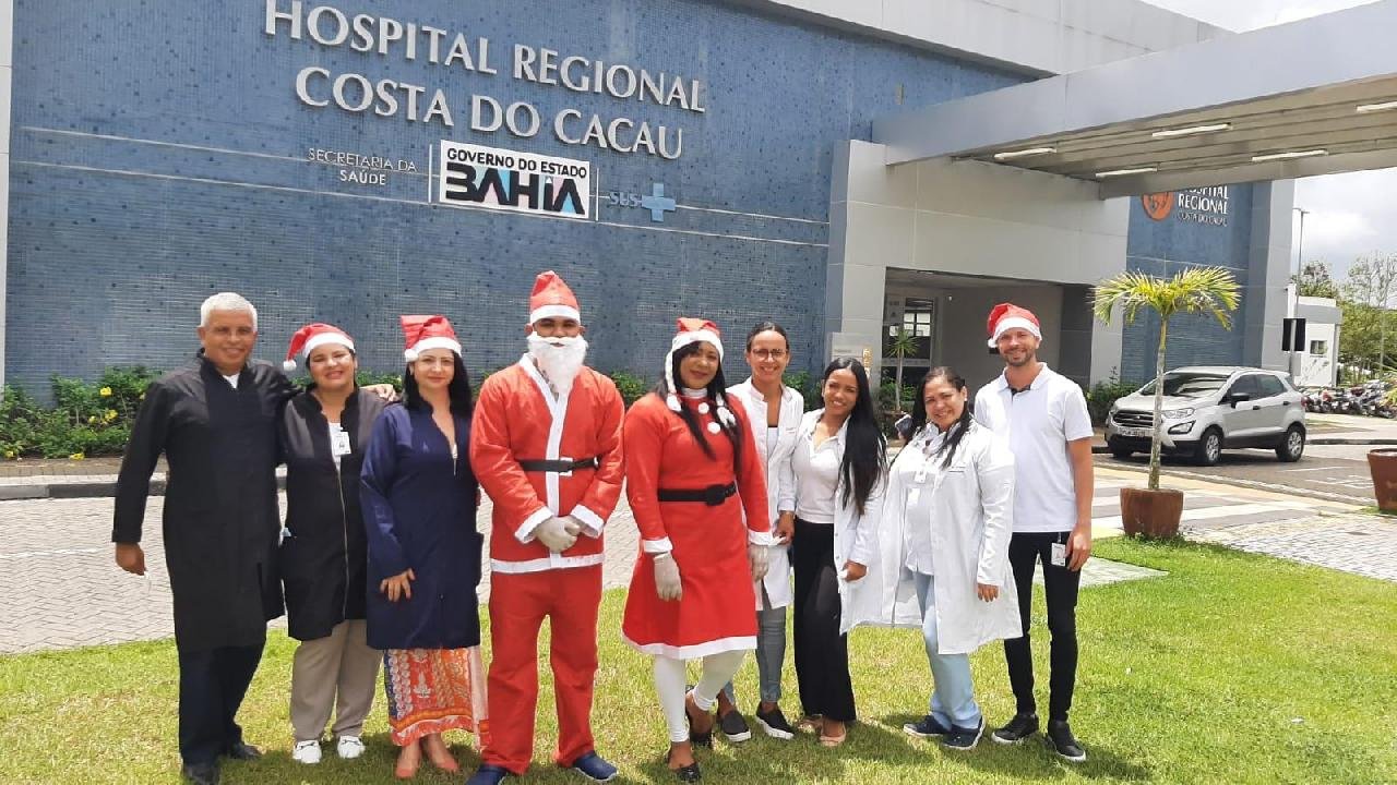 HOSPITAL REGIONAL COSTA DO CACAU RECEBE VISITA DE PAPAI NOEL E MAMÃE NOEL DURANTE CELEBRAÇÃO DO NATAL HOSPITAL REGIONAL COSTA DO CACAU RECEBE VISITA DE PAPAI NOEL E MAMÃE NOEL DURANTE CELEBRAÇÃO DO NATAL
