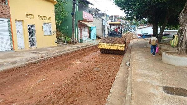 OBRAS DE PAVIMENTAÇÃO ASFÁLTICA SÃO INICIADAS NA RUA SANTARÉM E NO JARDIM PONTAL