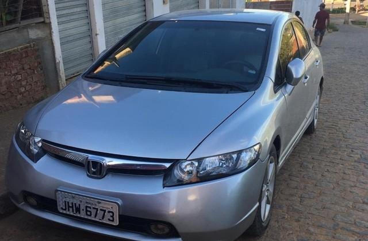 MECÂNICO É PRESO SUSPEITO DE FALSIFICAR PLACA DE CARRO EM QUE BRASÍLIA APARECE ESCRITO COM Z MECÂNICO É PRESO SUSPEITO DE FALSIFICAR PLACA DE CARRO EM QUE BRASÍLIA APARECE ESCRITO COM Z