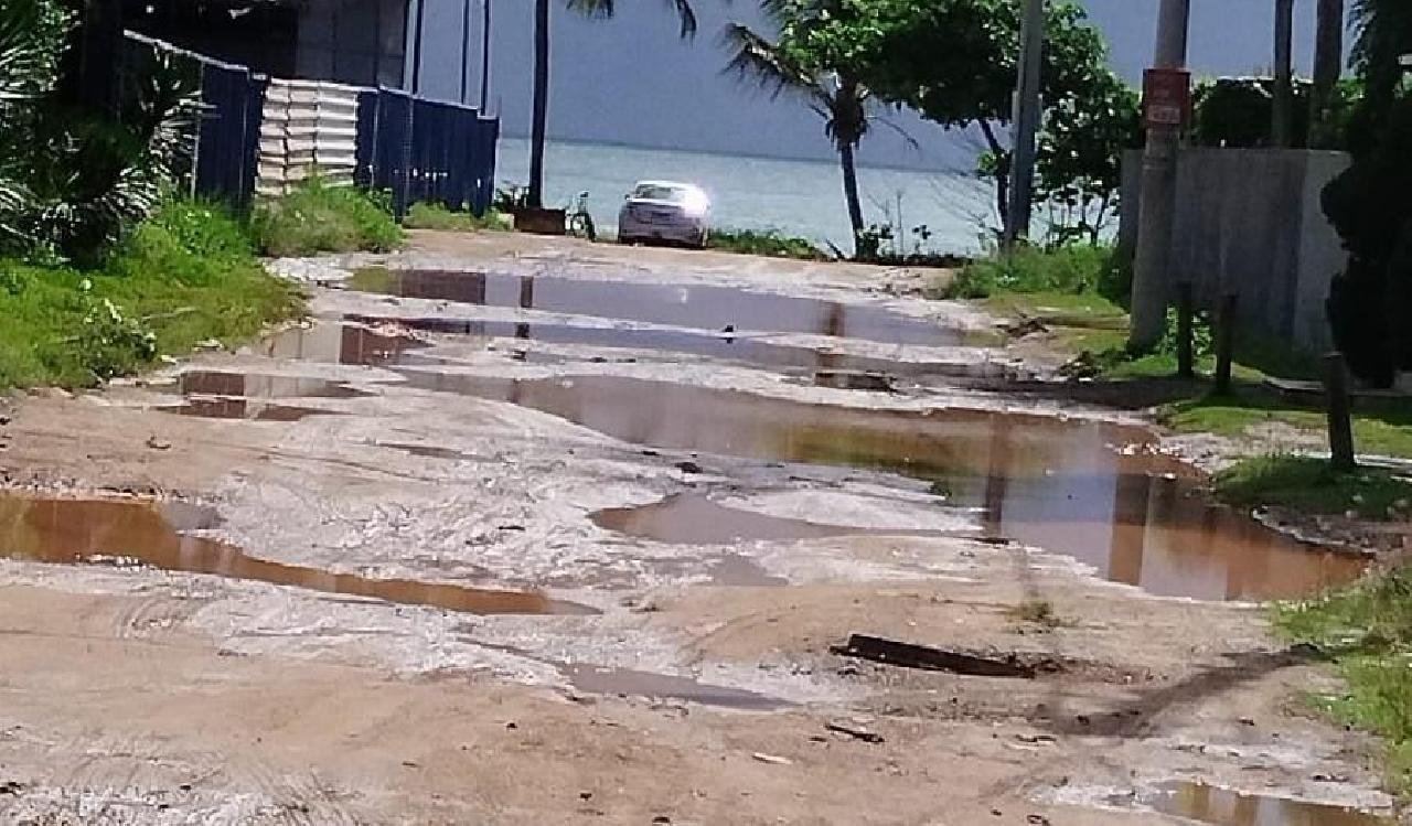 MORADORES RECLAMAM DE ABANDONO NA RUA RAIMUNDO KRUSCHEWSKI, NO JARDIM ATLÂNTICO MORADORES RECLAMAM DE ABANDONO NA RUA RAIMUNDO KRUSCHEWSKI, NO JARDIM ATLÂNTICO