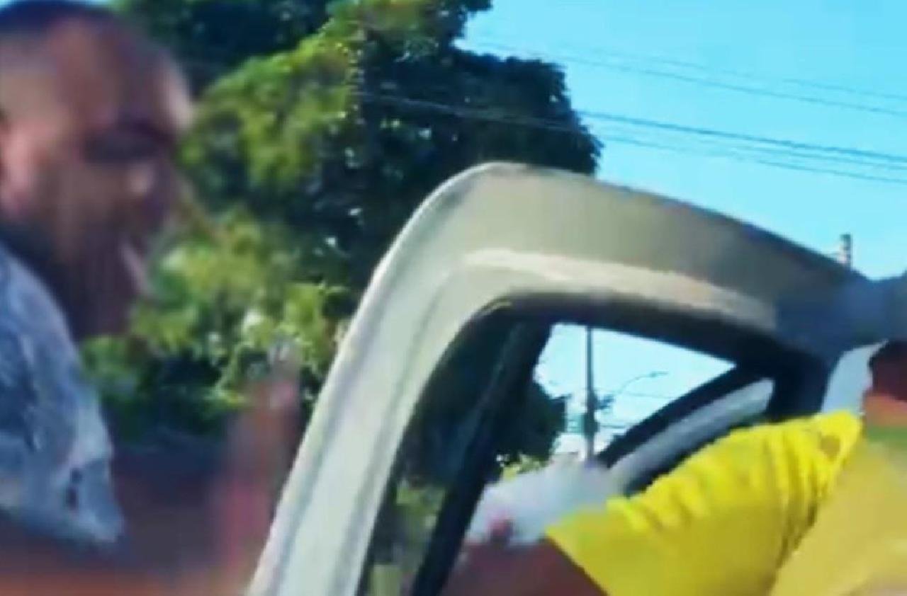 PASSAGEIRA É AGREDIDA POR MOTORISTA DE APLICATIVO PASSAGEIRA É AGREDIDA POR MOTORISTA DE APLICATIVO