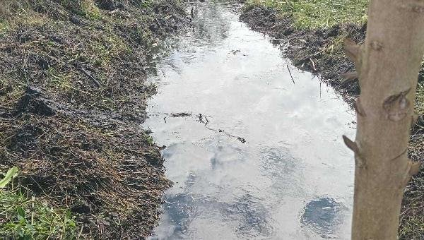 CANAL E VALETAS DO ILHÉUS II PASSAM POR LIMPEZA PARA MELHORAR ESCOAMENTO DA ÁGUA