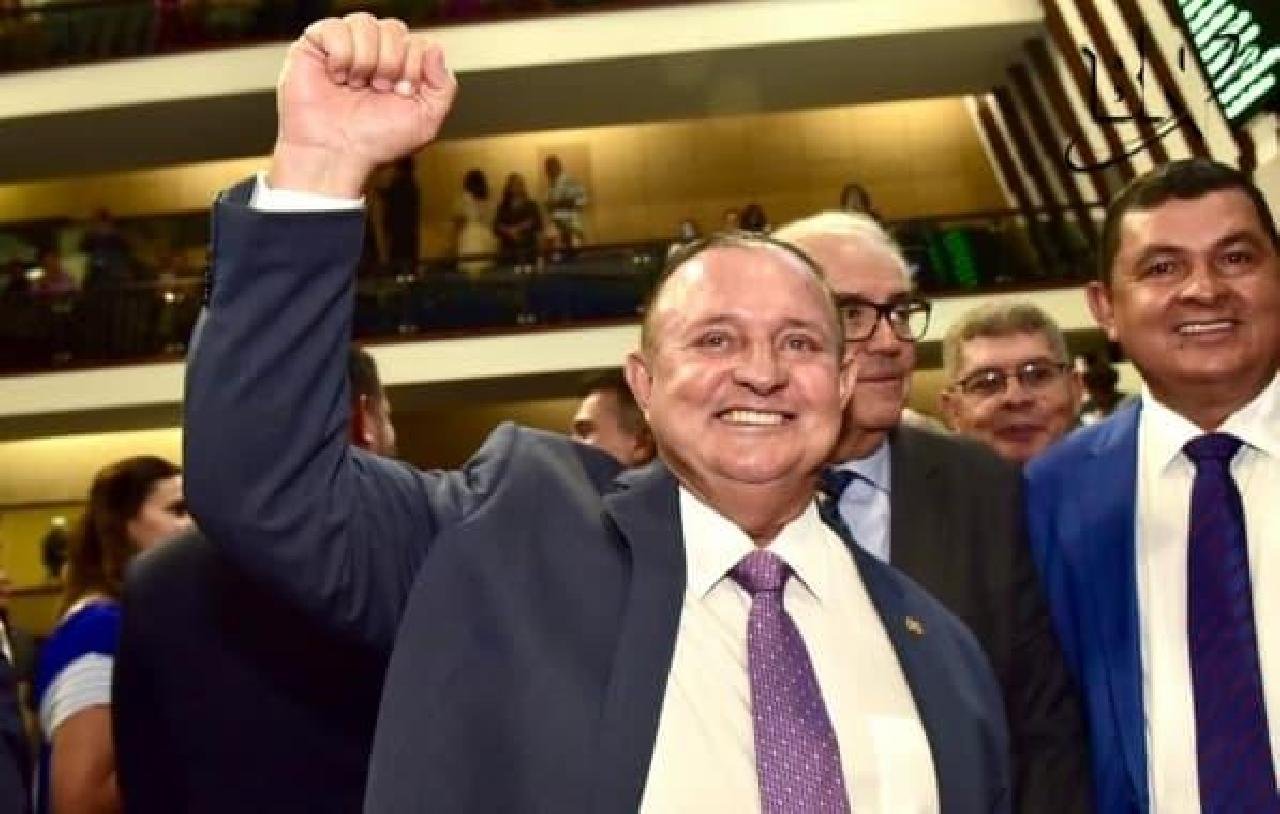 ADOLFO MENEZES É REELEITO PRESIDENTE DA ASSEMBLEIA LEGISLATIVA DA BAHIA ADOLFO MENEZES É REELEITO PRESIDENTE DA ASSEMBLEIA LEGISLATIVA DA BAHIA