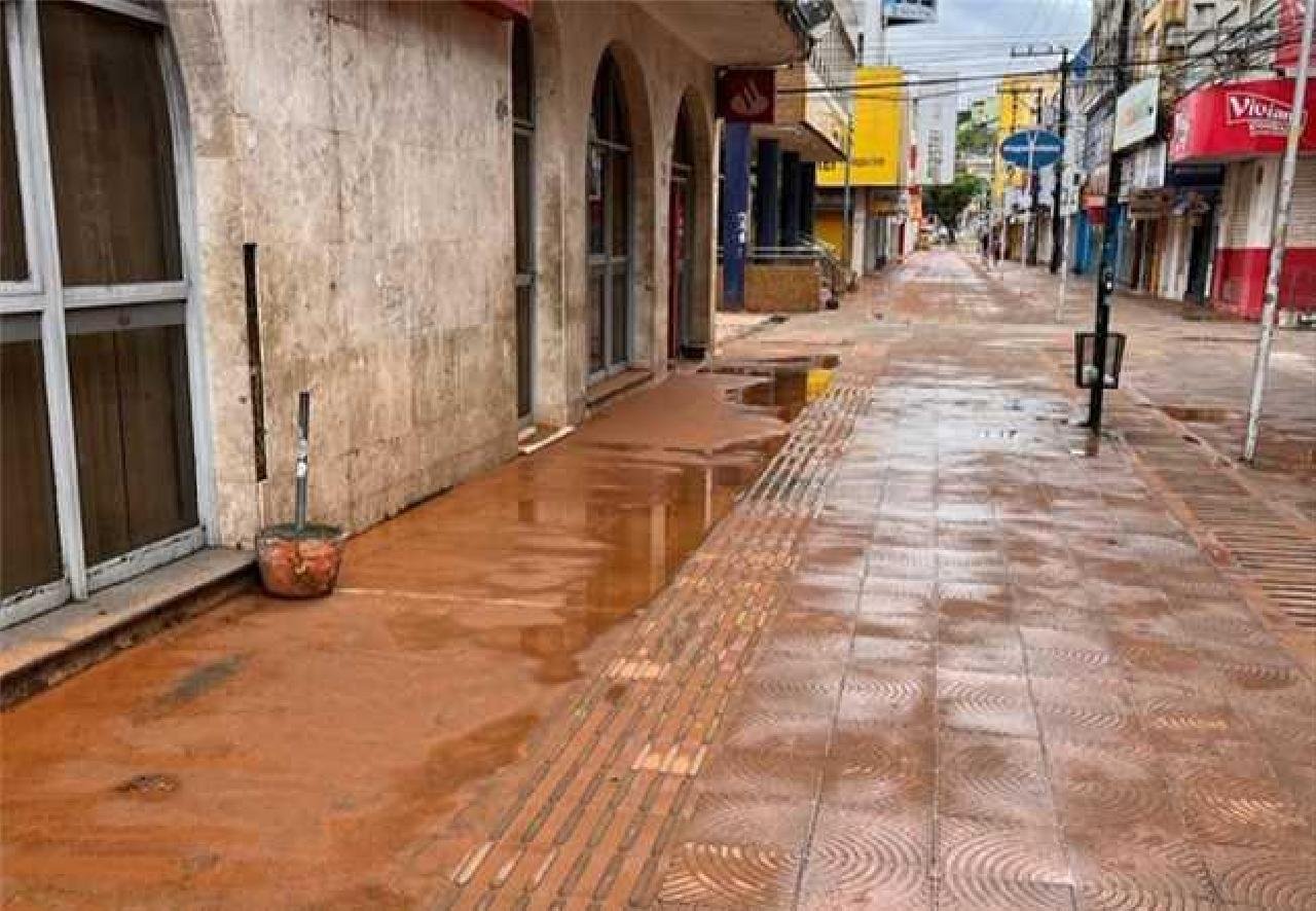 PREFEITURA ORIENTA COMERCIANTES SOBRE RELATÓRIO DE DANOS CAUSADOS PELAS CHUVAS PREFEITURA ORIENTA COMERCIANTES SOBRE RELATÓRIO DE DANOS CAUSADOS PELAS CHUVAS