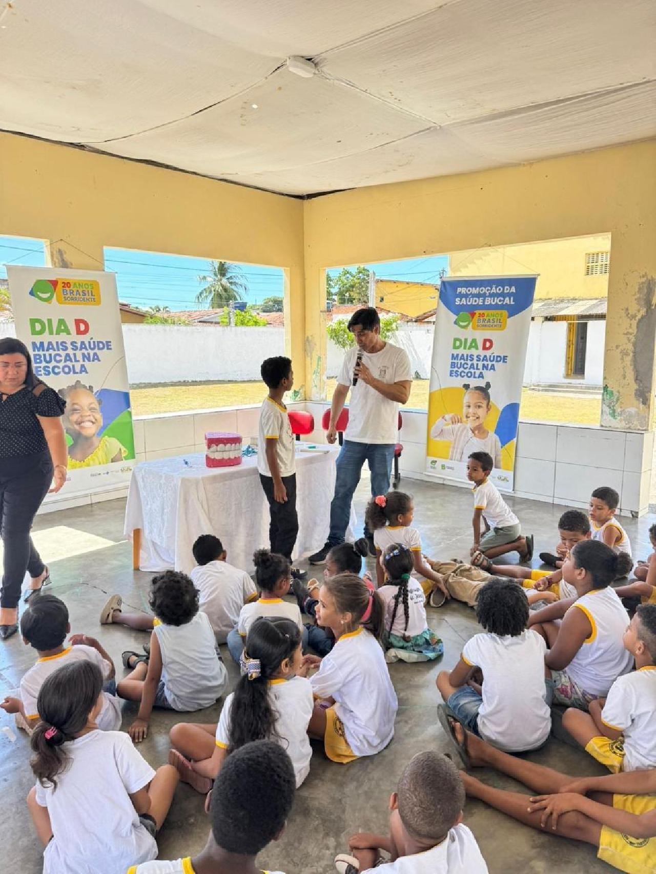 DIA MUNDIAL DA SAÚDE BUCAL É CELEBRADO COM MOBILIZAÇÃO EDUCATIVA EM ESCOLA DE ILHÉUS