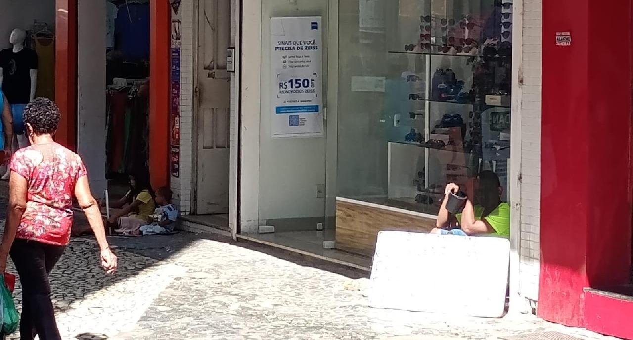 VENEZUELANOS QUE PEDEM DINHEIRO EM ILHÉUS RECEBEM BENEFÍCIOS E SÃO ASSISTIDOS PELO GOVERNO, SEGUNDO DR. GUSTAVO PESTANA VENEZUELANOS QUE PEDEM DINHEIRO EM ILHÉUS RECEBEM BENEFÍCIOS E SÃO ASSISTIDOS PELO GOVERNO, SEGUNDO DR. GUSTAVO PESTANA