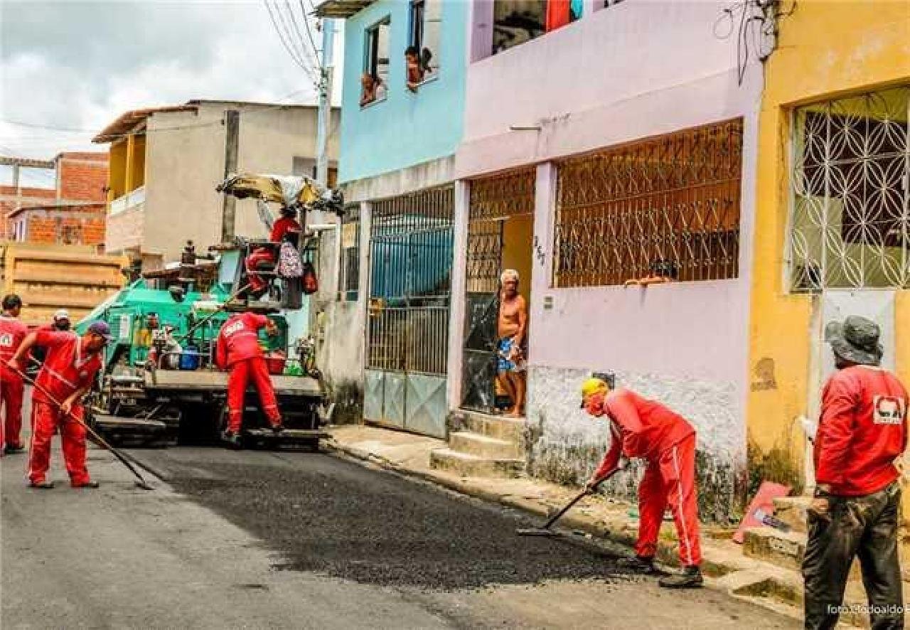 16 RUAS DO TEOTÔNIO VILELA SERÃO BENEFICIADAS COM PAVIMENTAÇÃO ASFÁLTICA, TAPA BURACOS E SISTEMA DE DRENAGEM