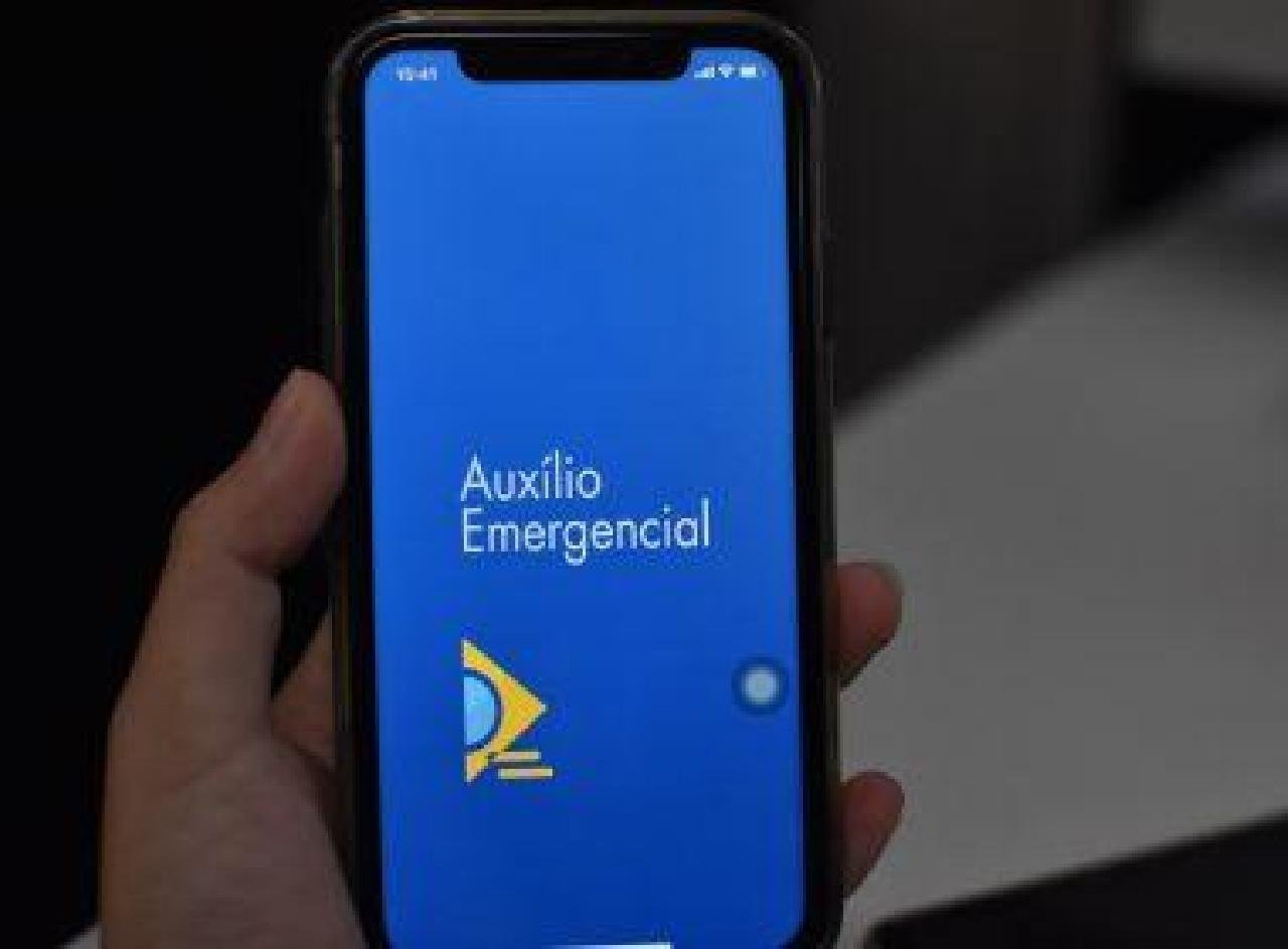 GOVERNO FEDERAL ANUNCIA AUXÍLIO EMERGENCIAL DE R$ 300 POR MAIS 4 MESES GOVERNO FEDERAL ANUNCIA AUXÍLIO EMERGENCIAL DE R$ 300 POR MAIS 4 MESES