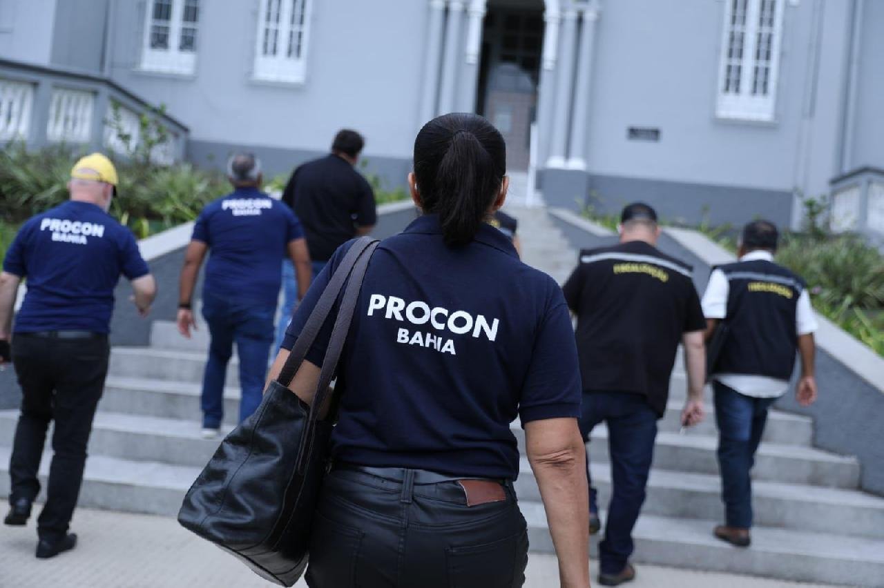 PREFEITURA DE ILHÉUS E PROCON-BA INTENSIFICAM AÇÕES DE ORIENTAÇÃO EM ESCOLAS PRIVADAS E NO COMÉRCIO PREFEITURA DE ILHÉUS E PROCON-BA INTENSIFICAM AÇÕES DE ORIENTAÇÃO EM ESCOLAS PRIVADAS E NO COMÉRCIO