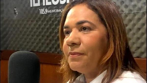 SECRETÁRIA ROBERTA SANTANA QUESTIONA “PIX DA SAÚDE” E APONTA “DESCONHECIMENTO” DE ACM NETO SOBRE REDE DE SAÚDE DA BAHIA