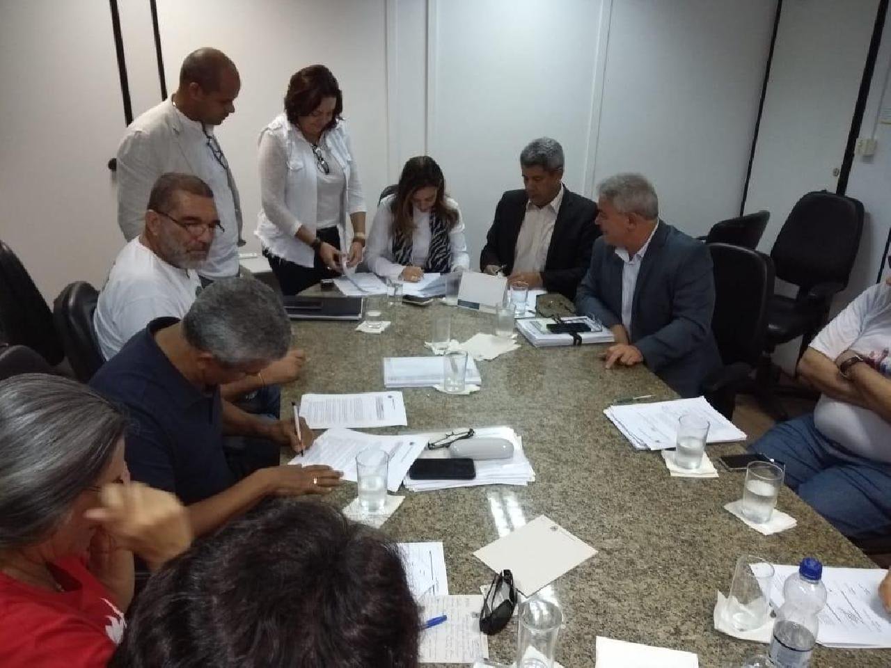 GOVERNO ASSINA TERMO DE ACORDO COM FÓRUM DAS UNIVERSIDADES ESTADUAIS GOVERNO ASSINA TERMO DE ACORDO COM FÓRUM DAS UNIVERSIDADES ESTADUAIS