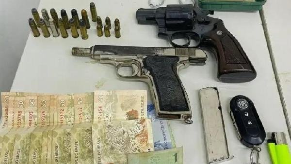 HOMEM É PRESO COM ARMAS E DROGAS NO CURURUPE, EM ILHÉUS