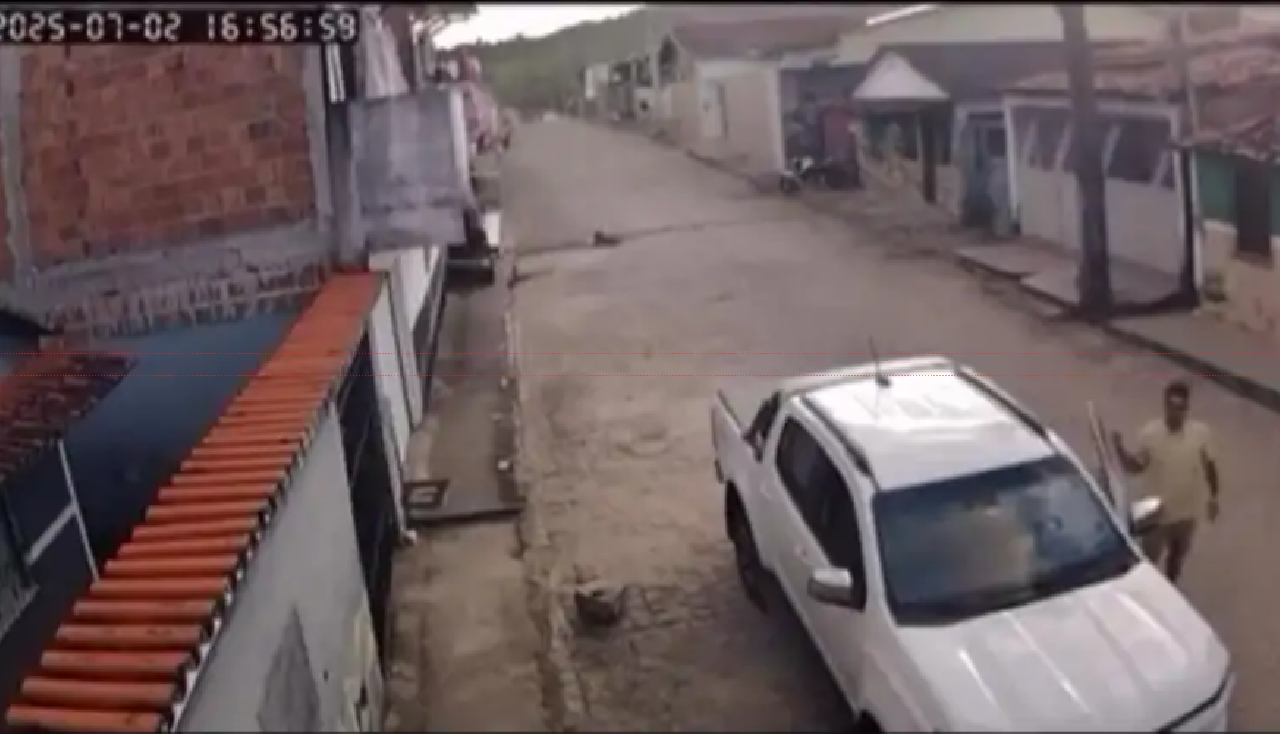 PREFEITO DE GONGOGI ADRIANO MENDONÇA É FLAGRADO EM VÍDEO AMEAÇANDO VEREADOR