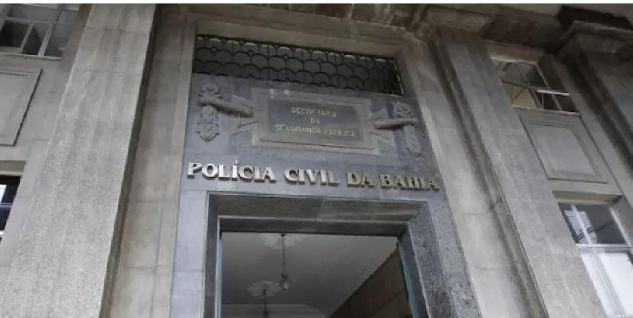 DELEGADA DA POLÍCIA CIVIL DA BAHIA É ACUSADA DE TENTAR "FURAR FILA" PARA CONFECÇÃO DE IDENTIDADE PROFISSIONAL DELEGADA DA POLÍCIA CIVIL DA BAHIA É ACUSADA DE TENTAR "FURAR FILA" PARA CONFECÇÃO DE IDENTIDADE PROFISSIONAL