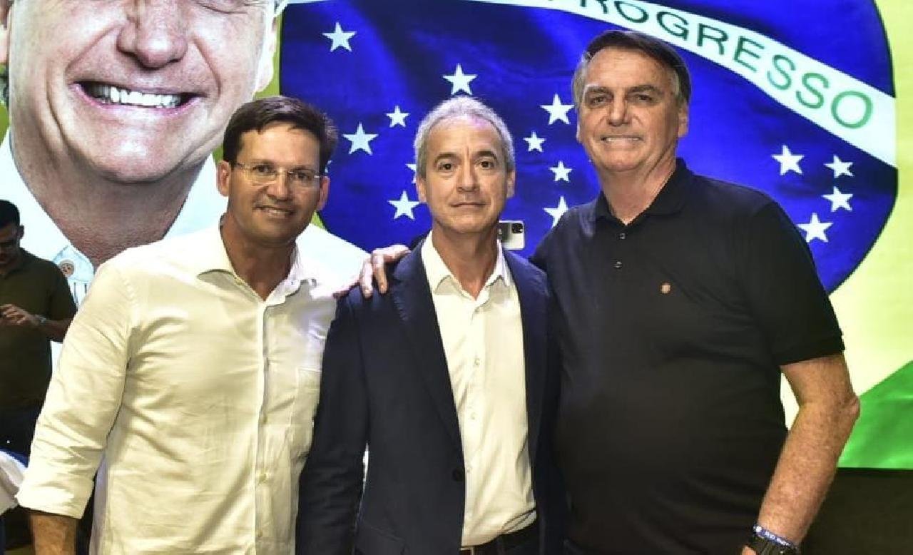 AO LADO DE BOLSONARO, PRÉ-CANDIDATO A PREFEITO CORONEL RESENDE CONVOCA BOLSONARISTAS PARA RENOVAR POLÍTICA DE ILHÉUS AO LADO DE BOLSONARO, PRÉ-CANDIDATO A PREFEITO CORONEL RESENDE CONVOCA BOLSONARISTAS PARA RENOVAR POLÍTICA DE ILHÉUS
