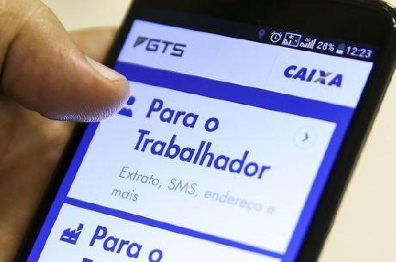 TERMINA AMANHÃ (31) PRAZO PARA SAQUE IMEDIATO DE ATÉ R$ 998 DO FGTS TERMINA AMANHÃ (31) PRAZO PARA SAQUE IMEDIATO DE ATÉ R$ 998 DO FGTS