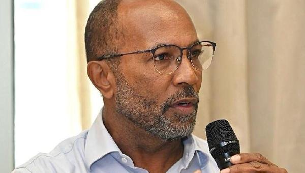 BEBETO GALVÃO AFIRMA NÃO COMPACTUAR COM POSICIONAMENTO ADOTADO POR MARÃO