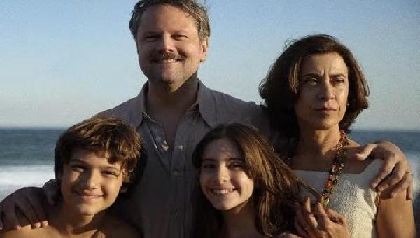 “AINDA ESTOU AQUI” CONQUISTA O PRIMEIRO OSCAR PARA O BRASIL EM UM DOMINGO HISTÓRICO