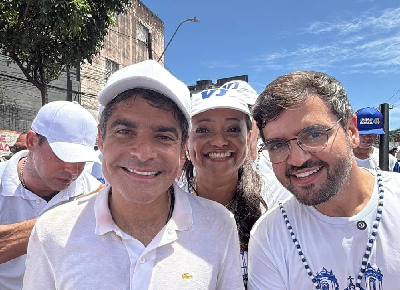 VALDERICO JÚNIOR  E WANESSA GEDEON PARTICIPAM DA LAVAGEM DO BONFIM AO LADO DE ACM NETO