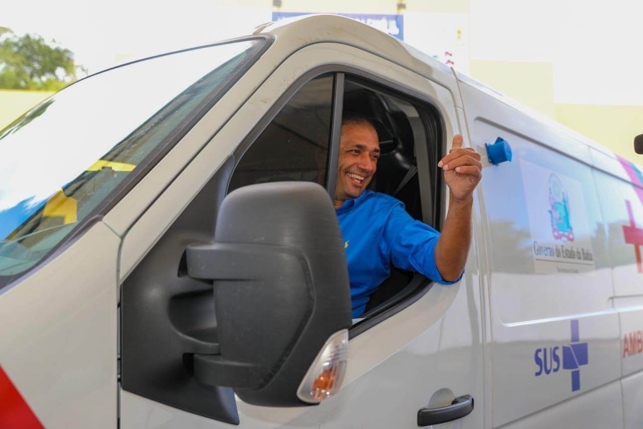 PREFEITO RECEBE MAIS UMA AMBULÂNCIA PARA REFORÇO DA SAÚDE EM ILHÉUS PREFEITO RECEBE MAIS UMA AMBULÂNCIA PARA REFORÇO DA SAÚDE EM ILHÉUS