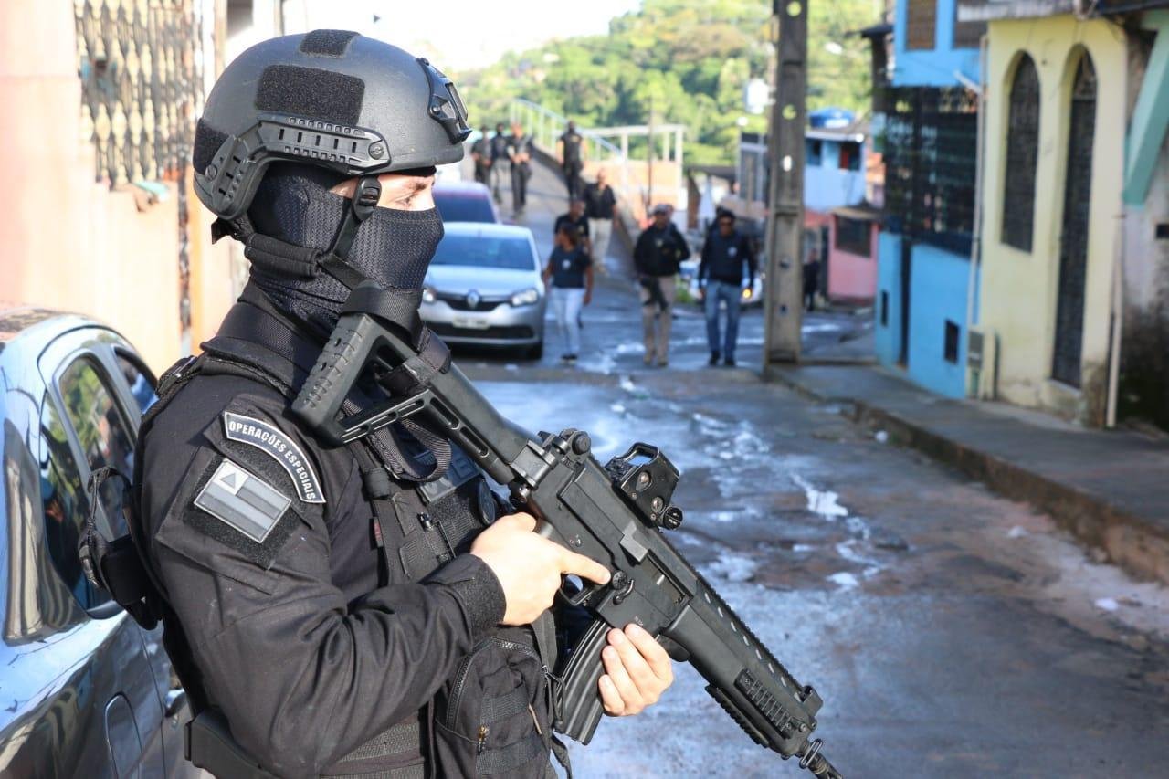 MEGAOPERAÇÃO LOCALIZA LÍDER DO TRÁFICO DE PIRAJÁ EM FLAT NA ORLA DE SALVADOR MEGAOPERAÇÃO LOCALIZA LÍDER DO TRÁFICO DE PIRAJÁ EM FLAT NA ORLA DE SALVADOR