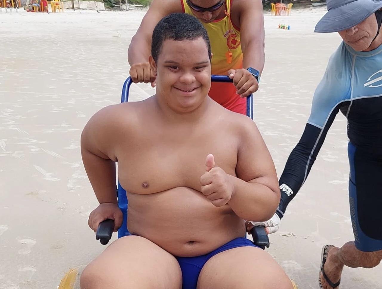 CADEIRA ANFÍBIA ARRECADADA PELA ILHÉUS FM GARANTE ACESSIBILIDADE À PESSOAS COM MOBILIDADE REDUZIDA EM ILHÉUS CADEIRA ANFÍBIA ARRECADADA PELA ILHÉUS FM GARANTE ACESSIBILIDADE À PESSOAS COM MOBILIDADE REDUZIDA EM ILHÉUS