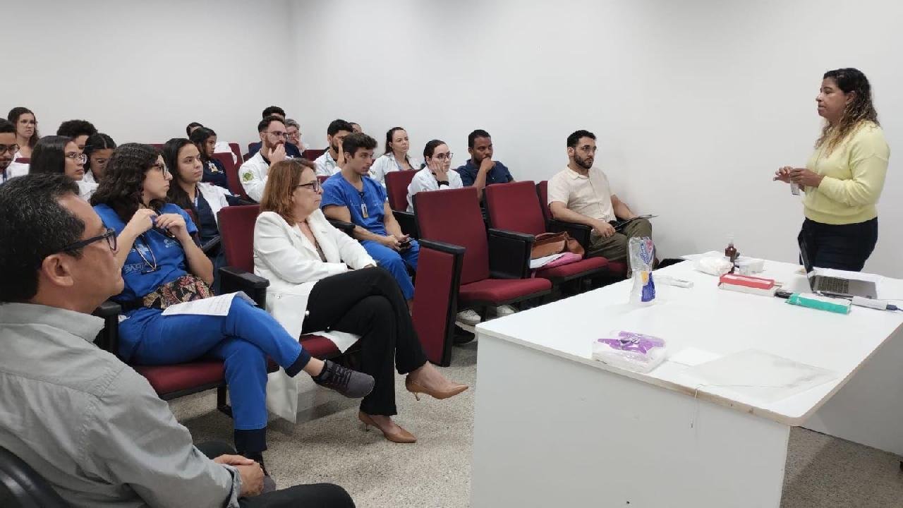 WORKSHOP SOBRE DIAGNÓSTICO DA HANSENÍASE CAPACITA ESTUDANTES DE MEDICINA DA UESC