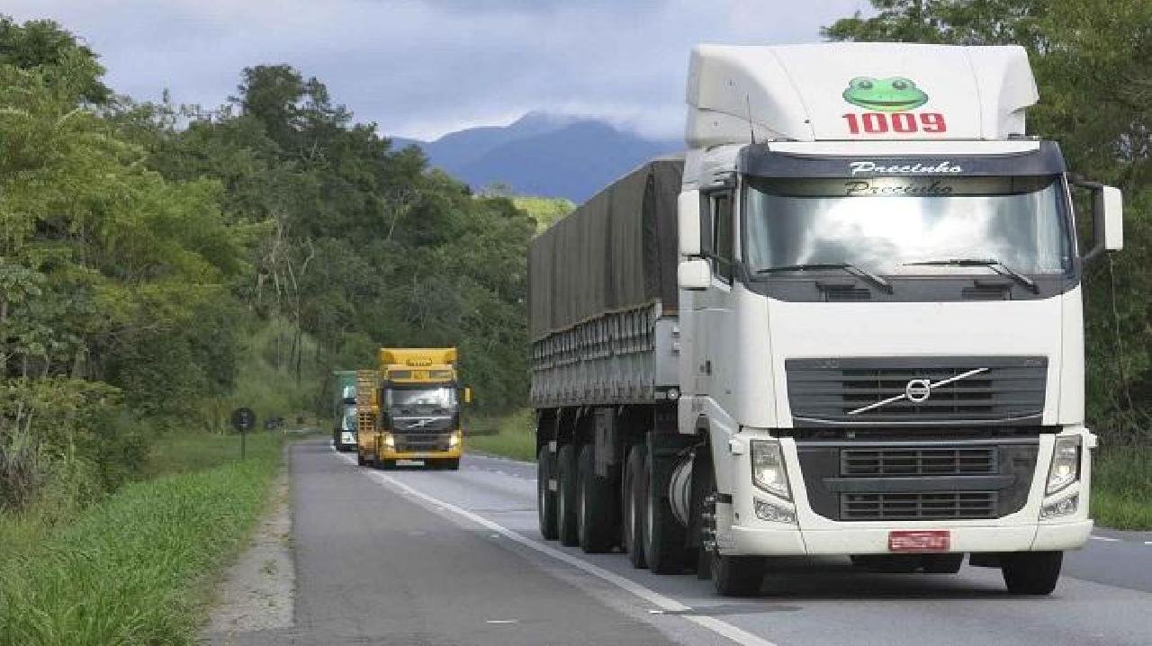 SECRETÁRIO DE INFRAESTRUTURA DESTACA APOIO A CAMINHONEIROS: NÃO HÁ DECRETO QUE IMPEÇA TRANSPORTE DE CARGAS NA BAHIA SECRETÁRIO DE INFRAESTRUTURA DESTACA APOIO A CAMINHONEIROS: NÃO HÁ DECRETO QUE IMPEÇA TRANSPORTE DE CARGAS NA BAHIA