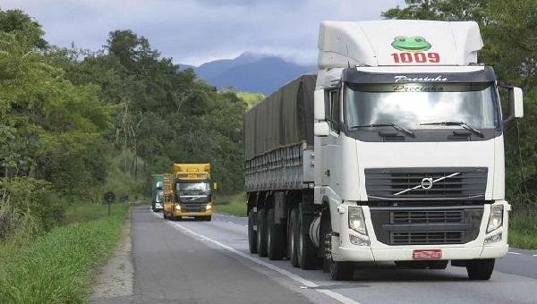 SECRETÁRIO DE INFRAESTRUTURA DESTACA APOIO A CAMINHONEIROS: NÃO HÁ DECRETO QUE IMPEÇA TRANSPORTE DE CARGAS NA BAHIA