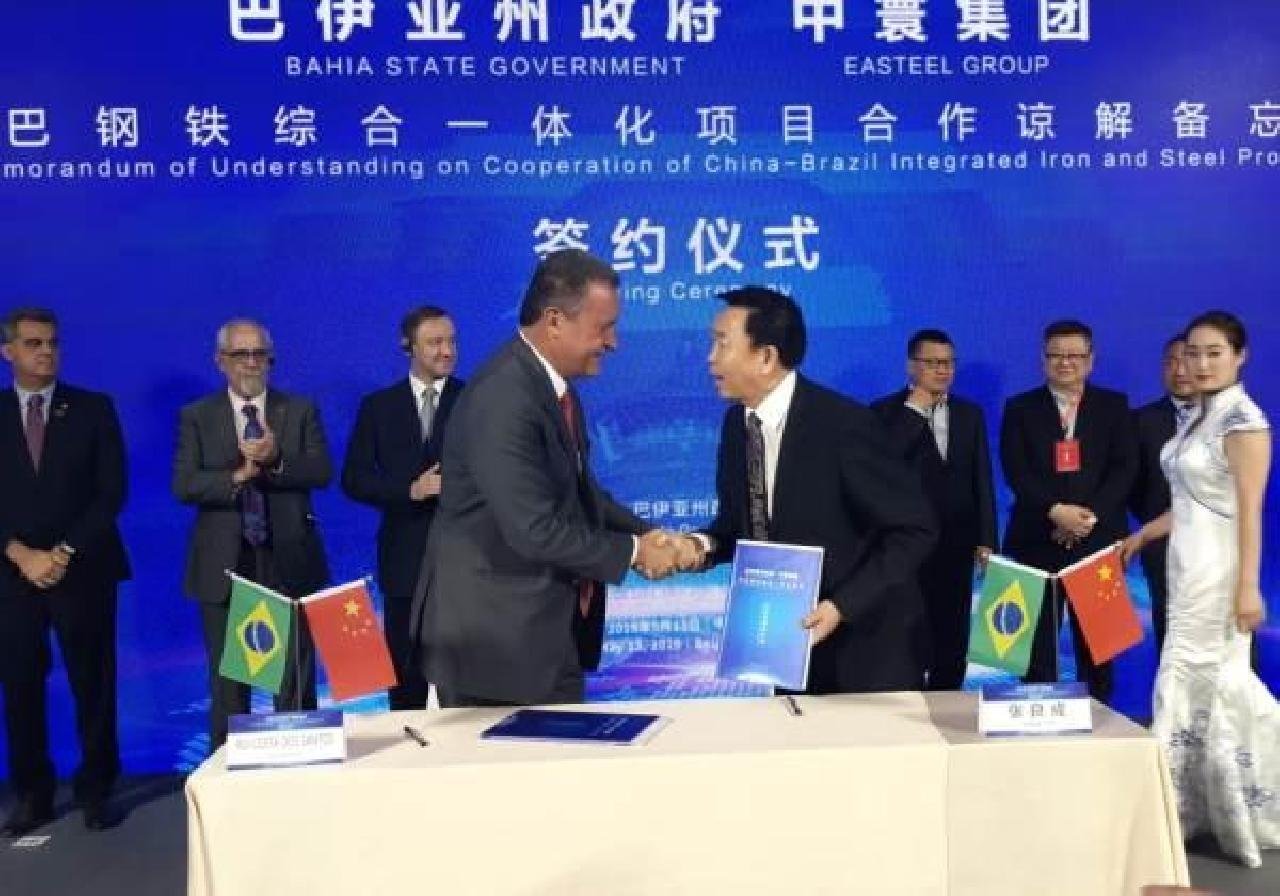 NA CHINA, RUI ASSINA ACORDO QUE PREVÊ INVESTIMENTO DE U$ 7 BILHÕES NA BAHIA
