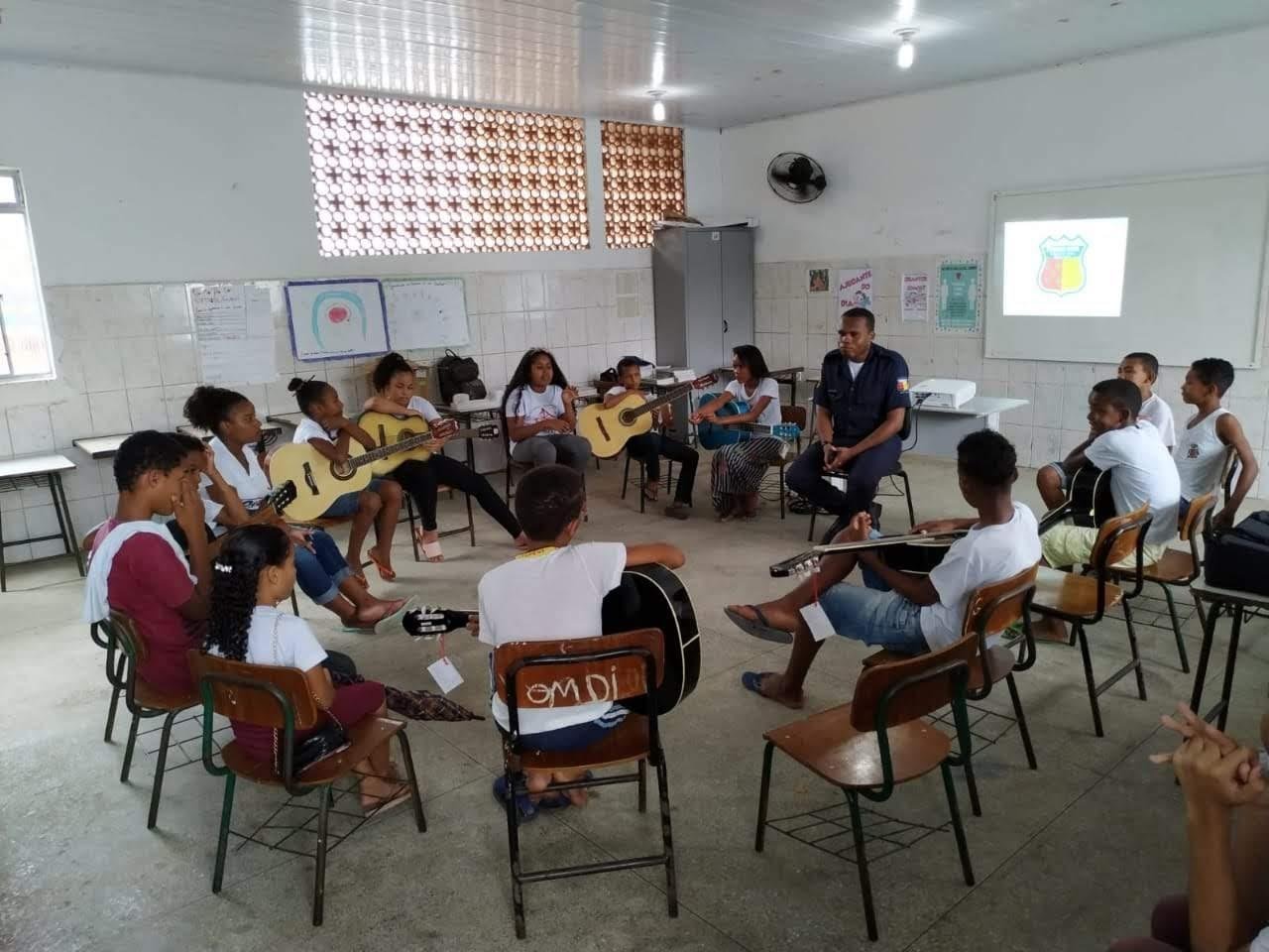 REDE DE ENSINO EM ILHÉUS É CONTEMPLADA COM O PROJETO ESCOLA SEGURA REDE DE ENSINO EM ILHÉUS É CONTEMPLADA COM O PROJETO ESCOLA SEGURA